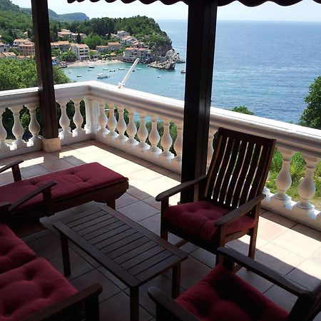 Villa Sara Guesthouse Sveti Stefan Extérieur photo