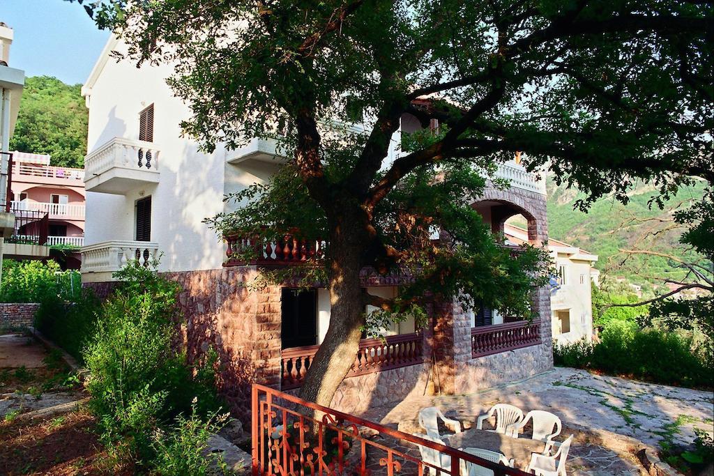 Villa Sara Guesthouse Sveti Stefan Extérieur photo