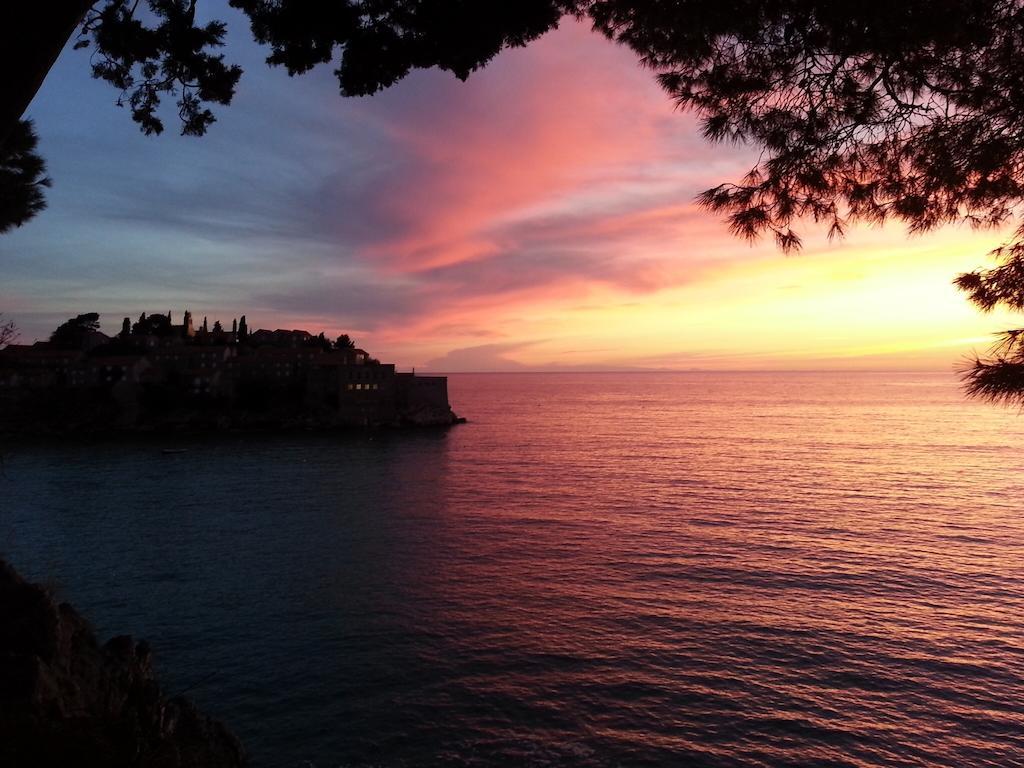 Villa Sara Guesthouse Sveti Stefan Extérieur photo