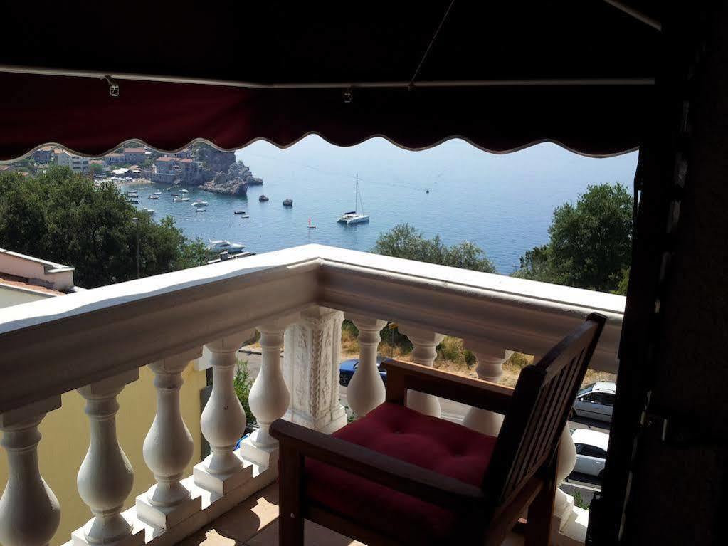 Villa Sara Guesthouse Sveti Stefan Extérieur photo