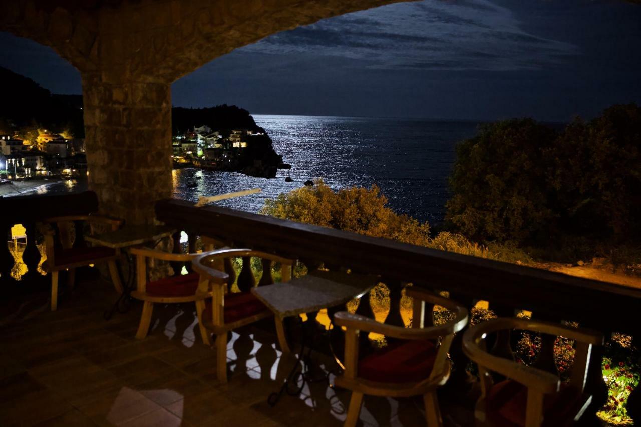 Villa Sara Guesthouse Sveti Stefan Extérieur photo