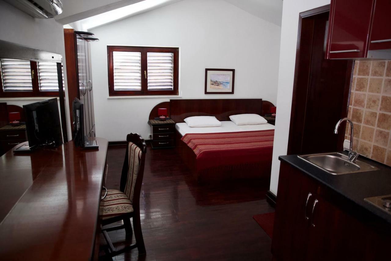 Villa Sara Guesthouse Sveti Stefan Extérieur photo